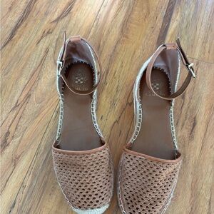Vince Camuto Women's Tan Espadrille Flats